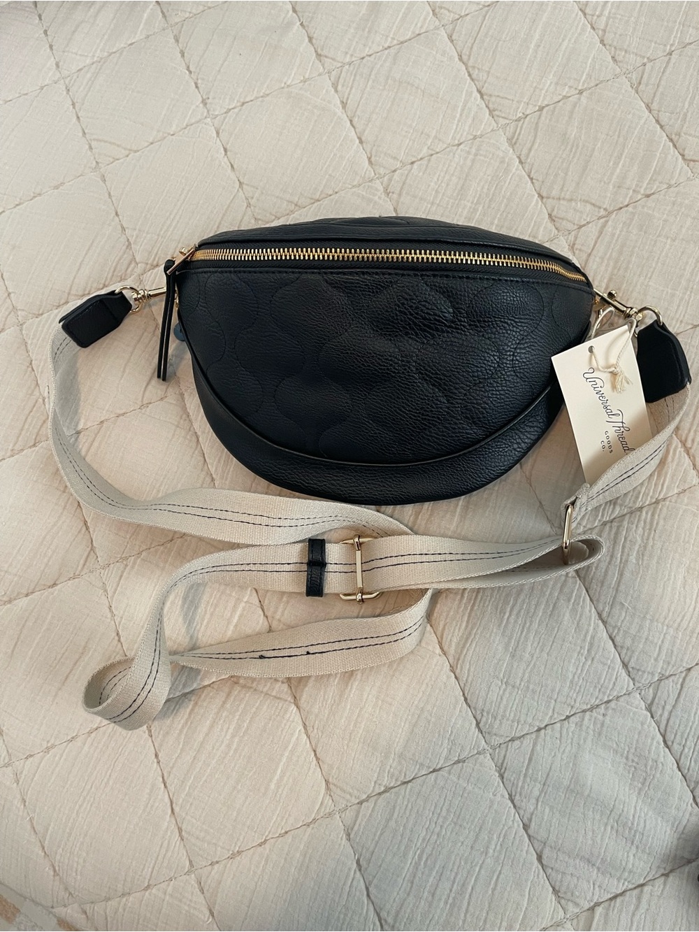 Universal Thread Black Quilted Crossbody Belt Bag with Cream Strap